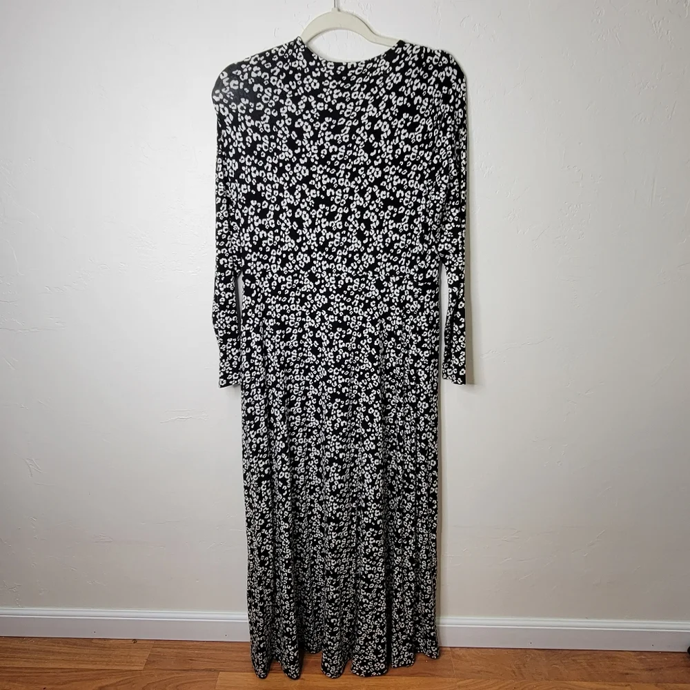 A Pea in the Pod HIGH-LOW HEM LIFT UP NURSING DRESS - Picture 6 of 9